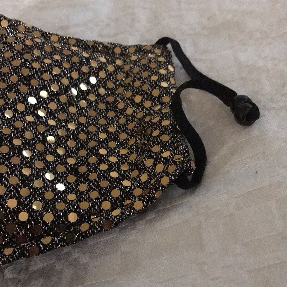 Sparkling Gold Face Mask - Picture 2 of 5